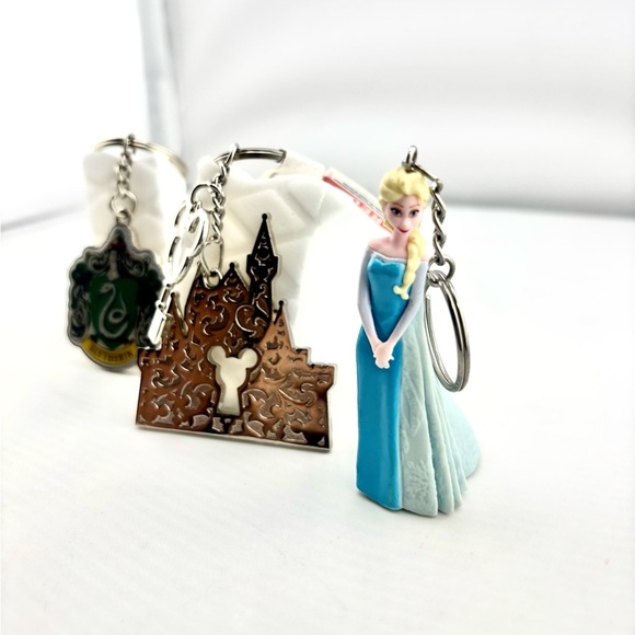 Fandom Keychain Bundle - Disney Frozen Elsa, Harry Potter Slytherin & Castle - Picture 4 of 9